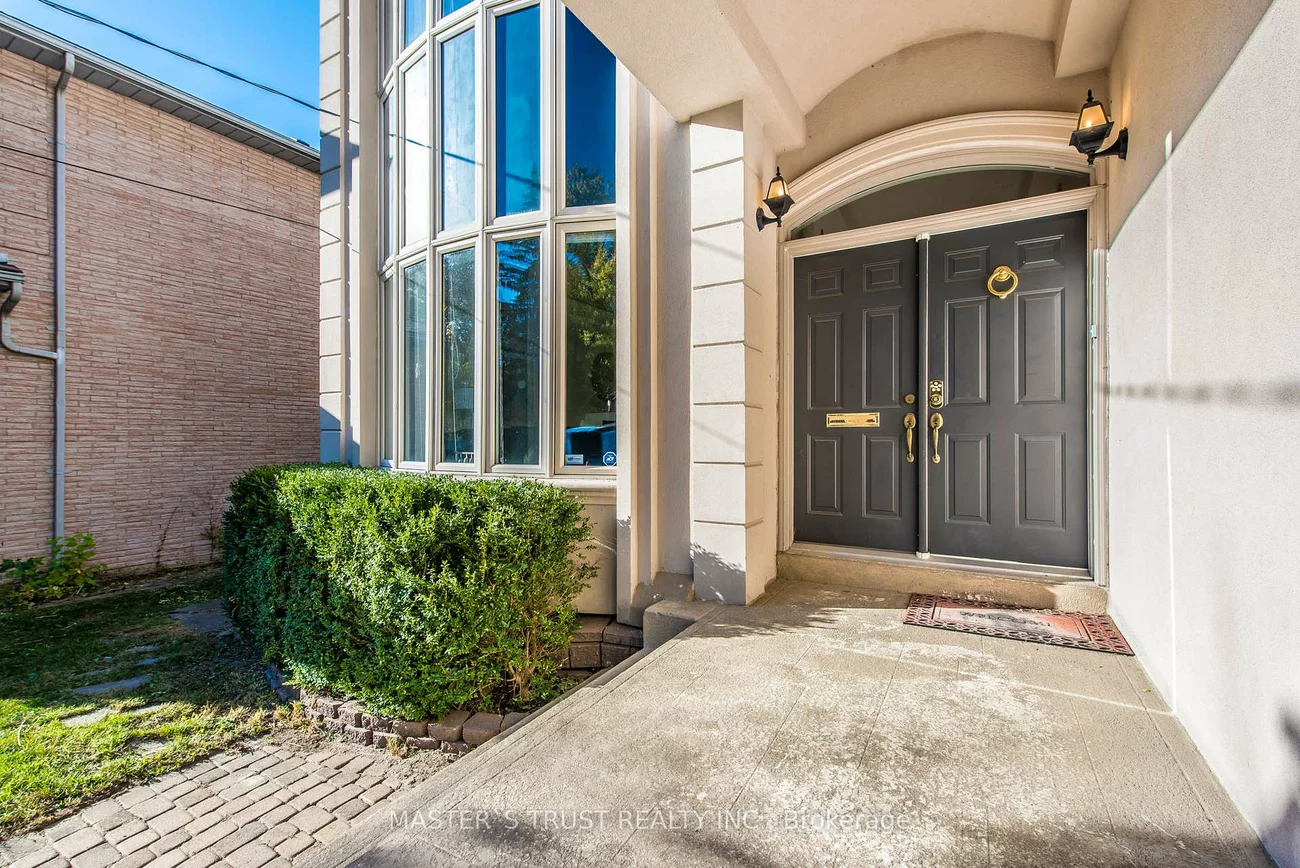 242, Empress, Willowdale East, Toronto