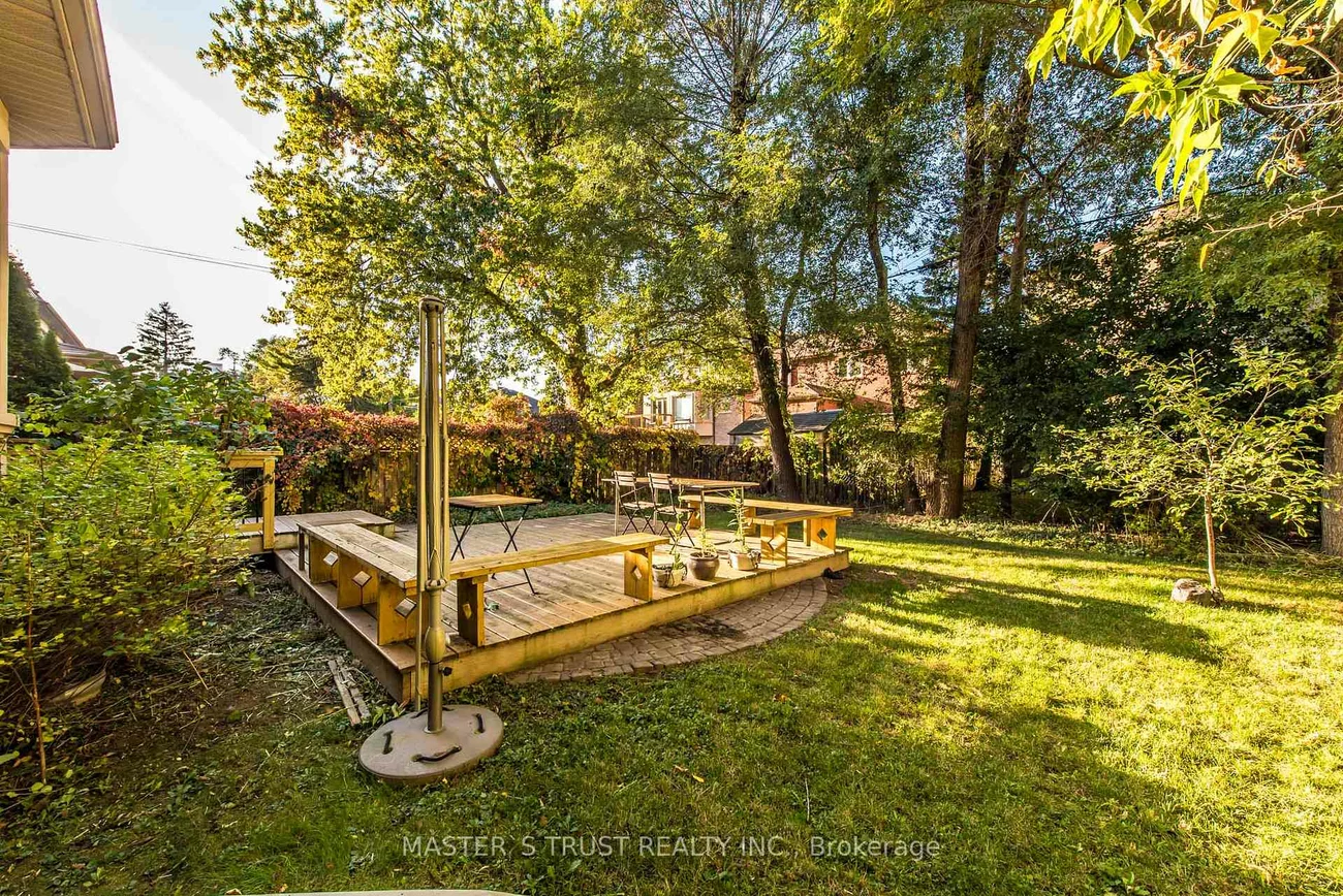 242, Empress, Willowdale East, Toronto