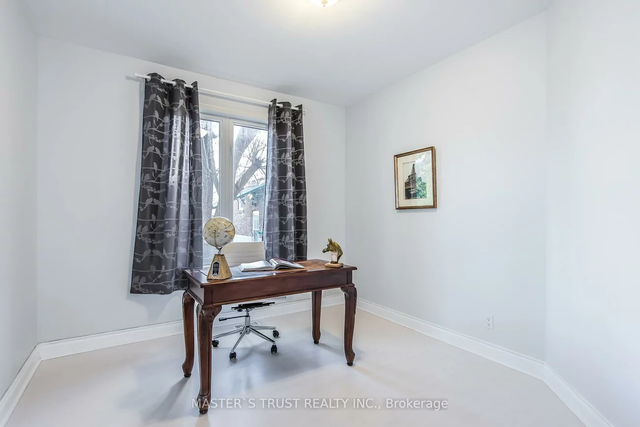 242, Empress, Willowdale East, Toronto