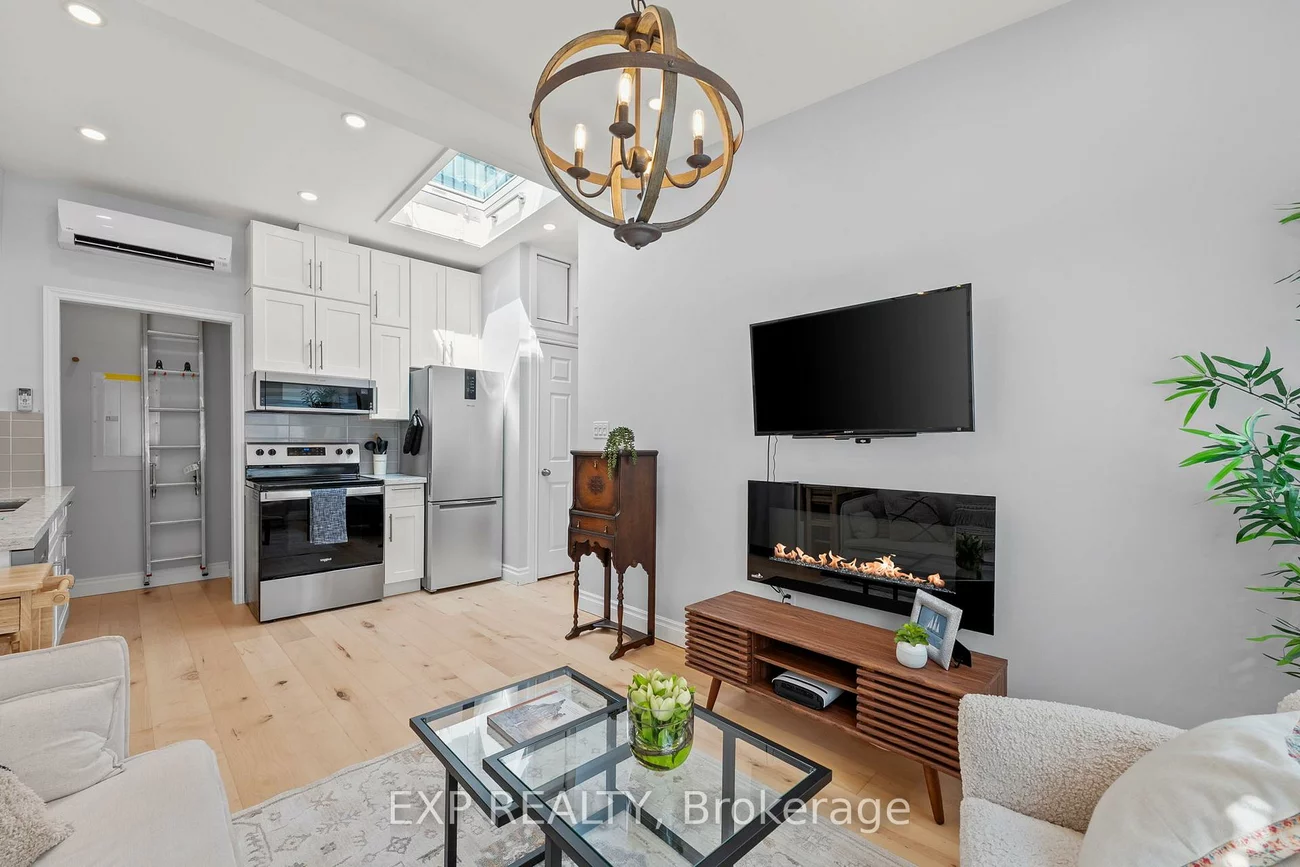 29, Grace, Trinity-Bellwoods, Toronto