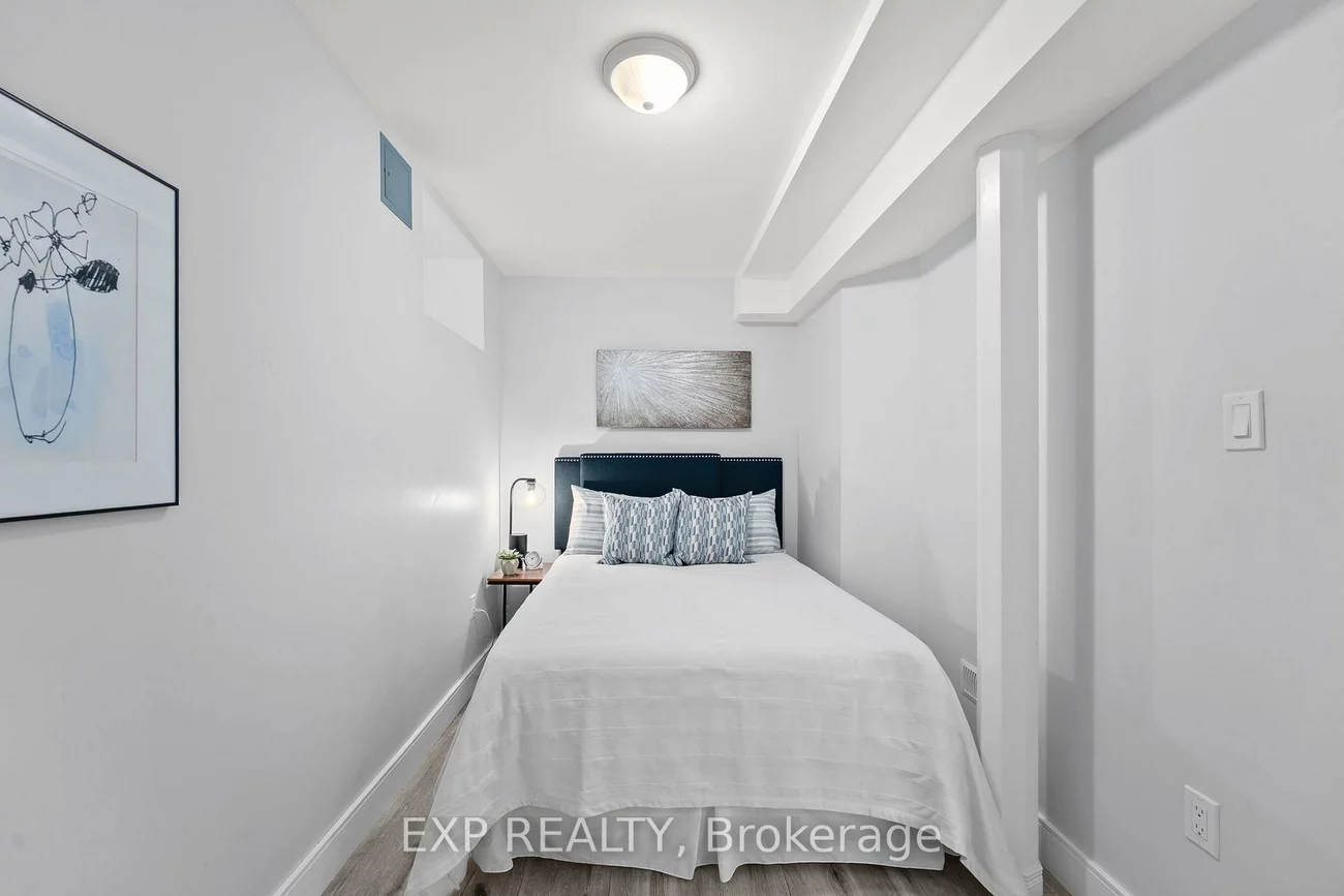 29, Grace, Trinity-Bellwoods, Toronto