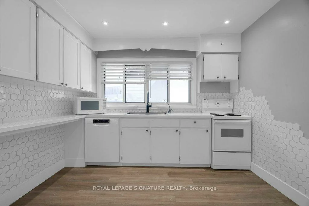 184, Hendon, Newtonbrook West, Toronto