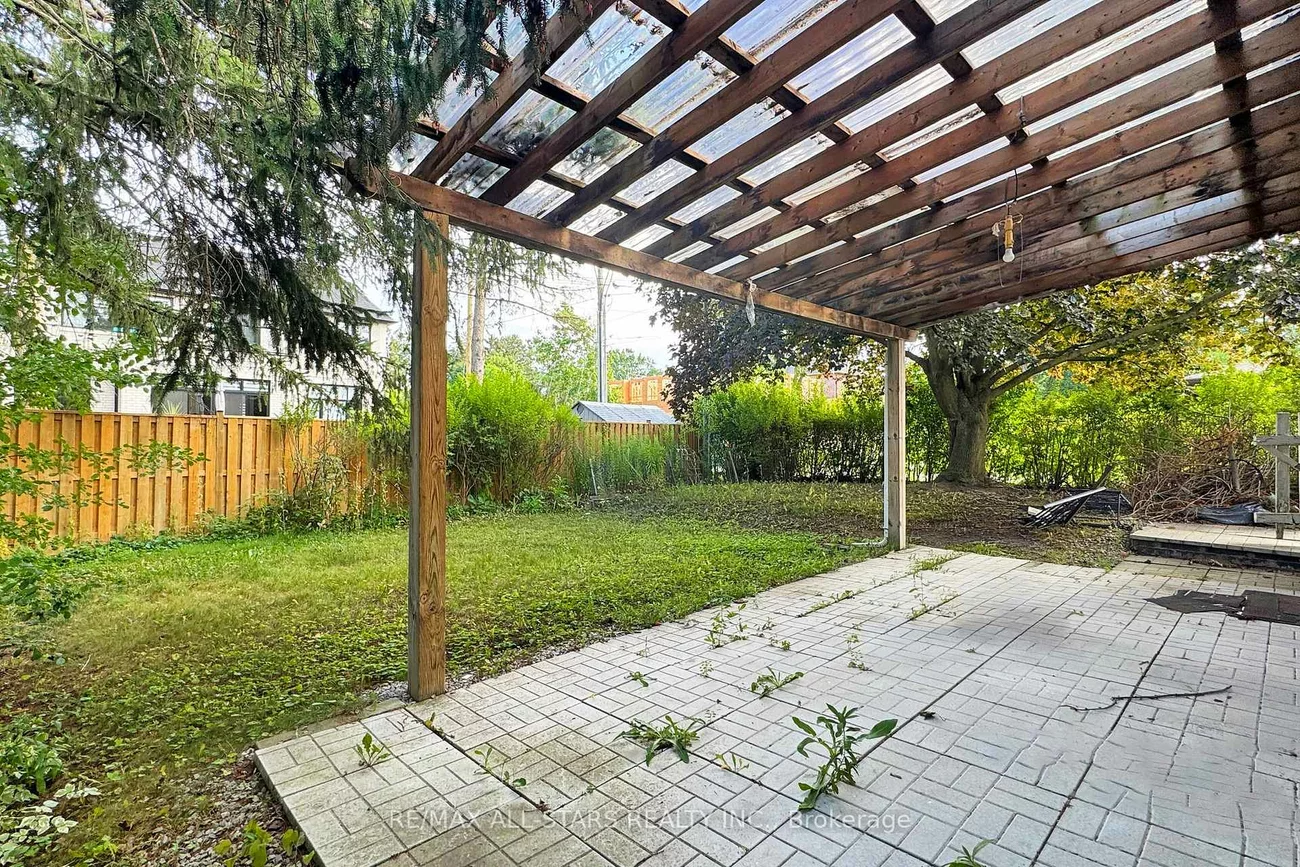 105, Betty Ann, Willowdale West, Toronto