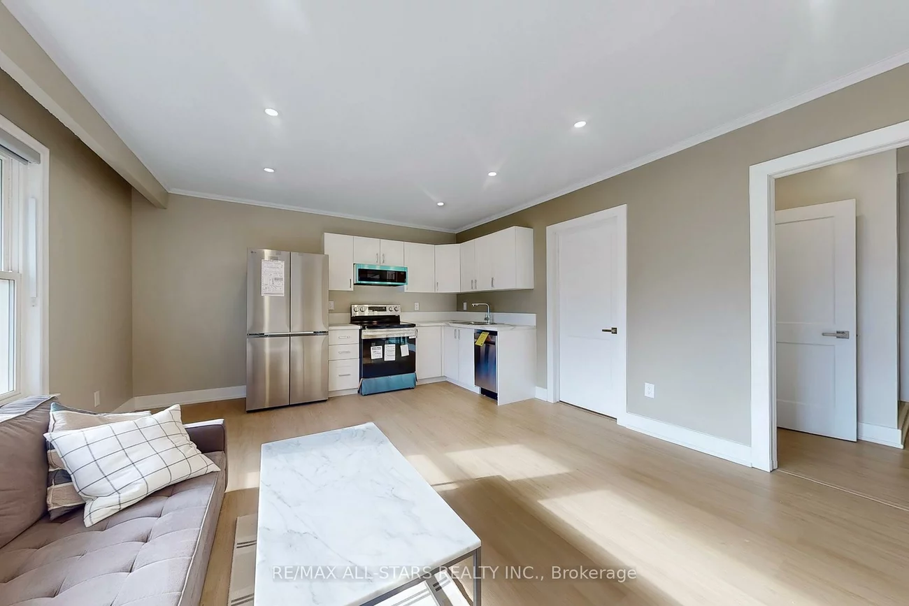 105, Betty Ann, Willowdale West, Toronto