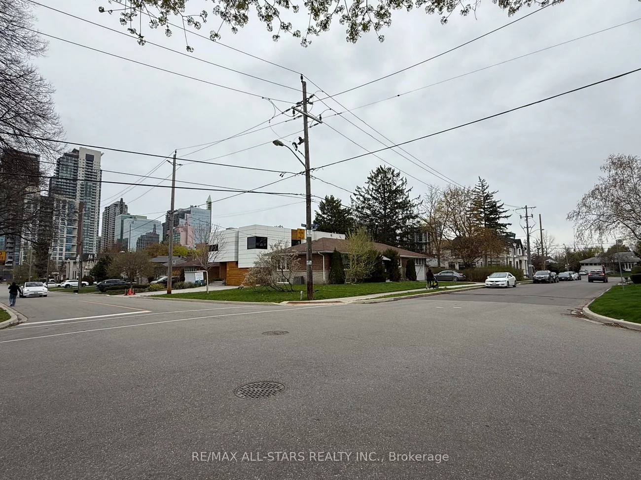 105, Betty Ann, Willowdale West, Toronto