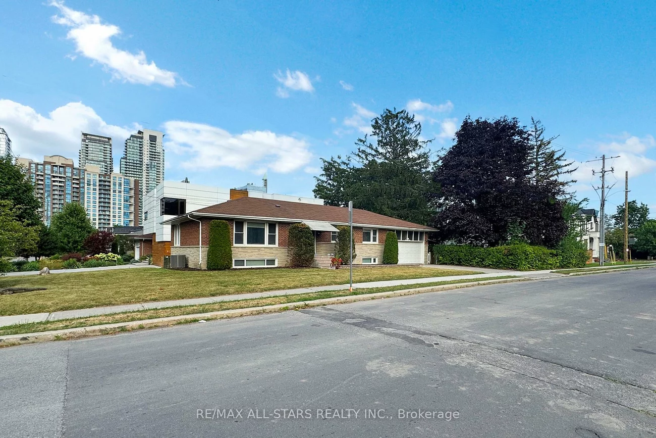 105, Betty Ann, Willowdale West, Toronto