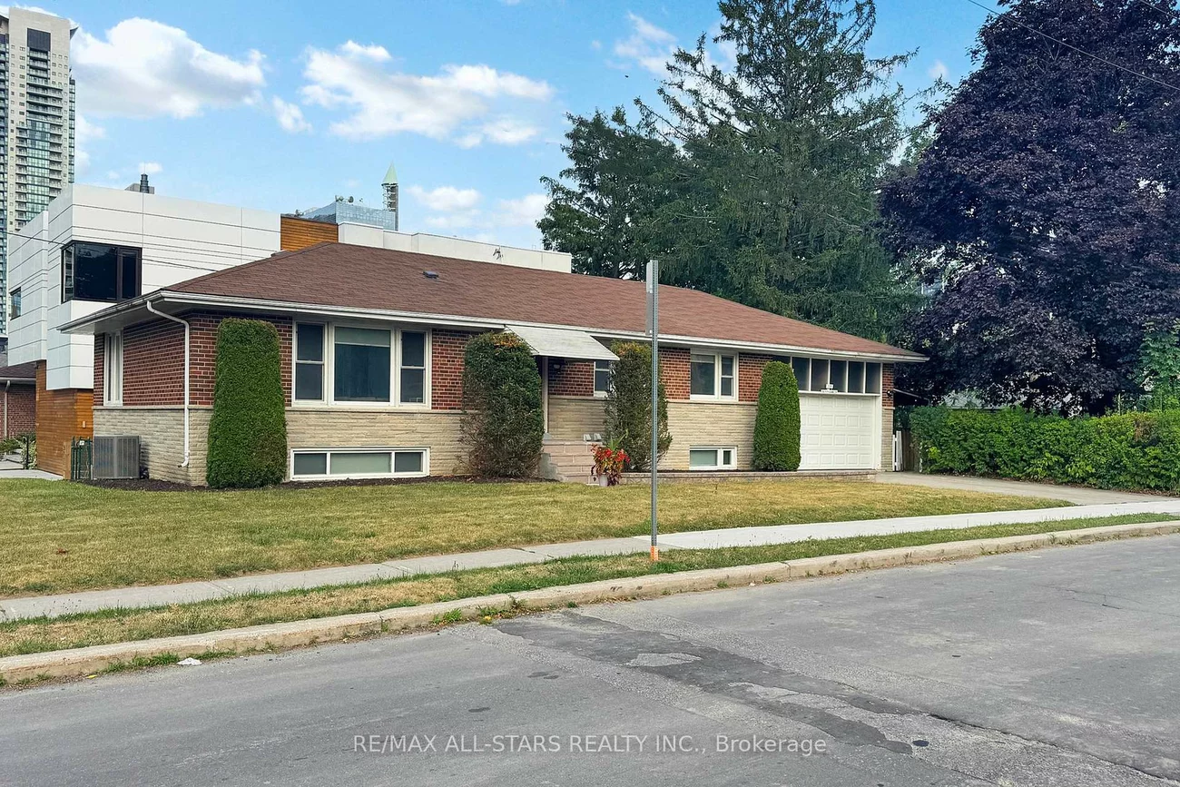 105, Betty Ann, Willowdale West, Toronto