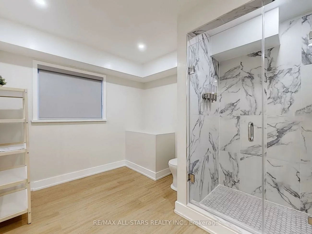 105, Betty Ann, Willowdale West, Toronto