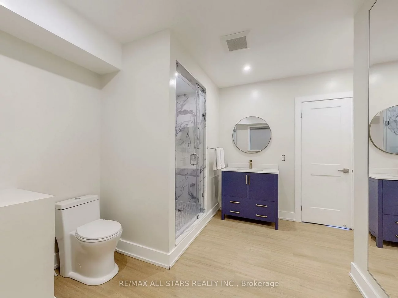 105, Betty Ann, Willowdale West, Toronto