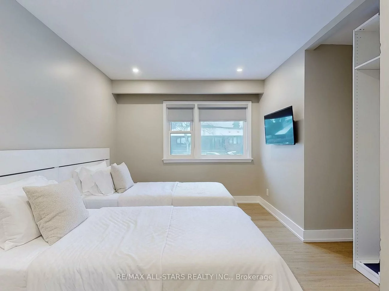 105, Betty Ann, Willowdale West, Toronto