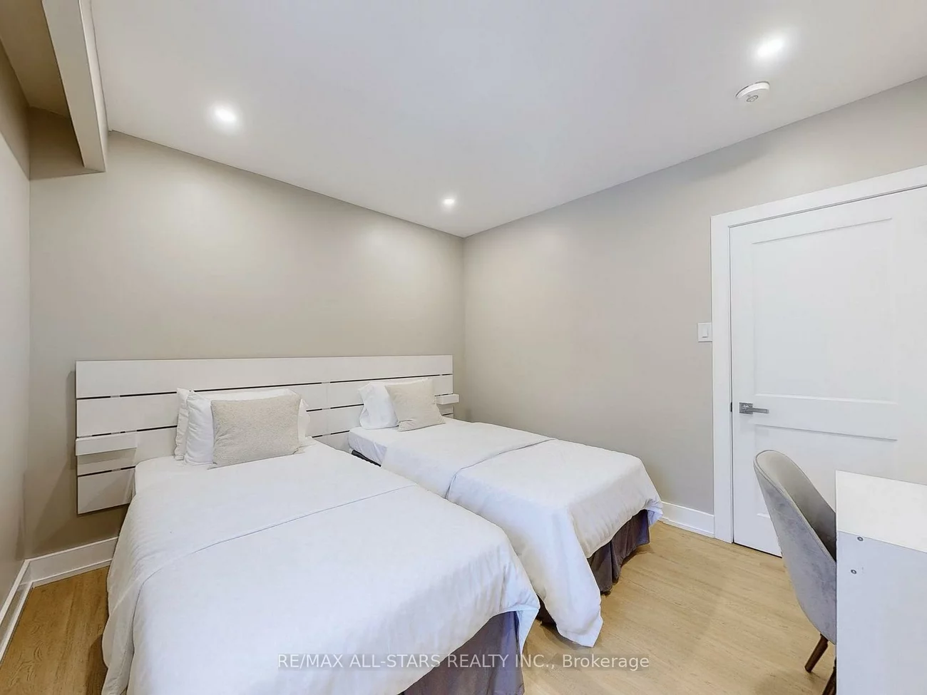 105, Betty Ann, Willowdale West, Toronto