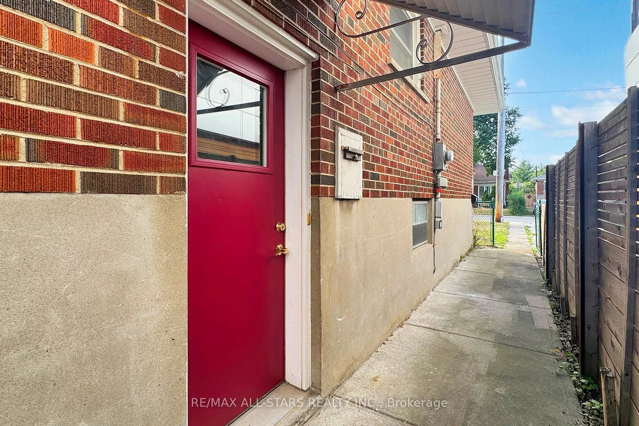 105, Betty Ann, Willowdale West, Toronto