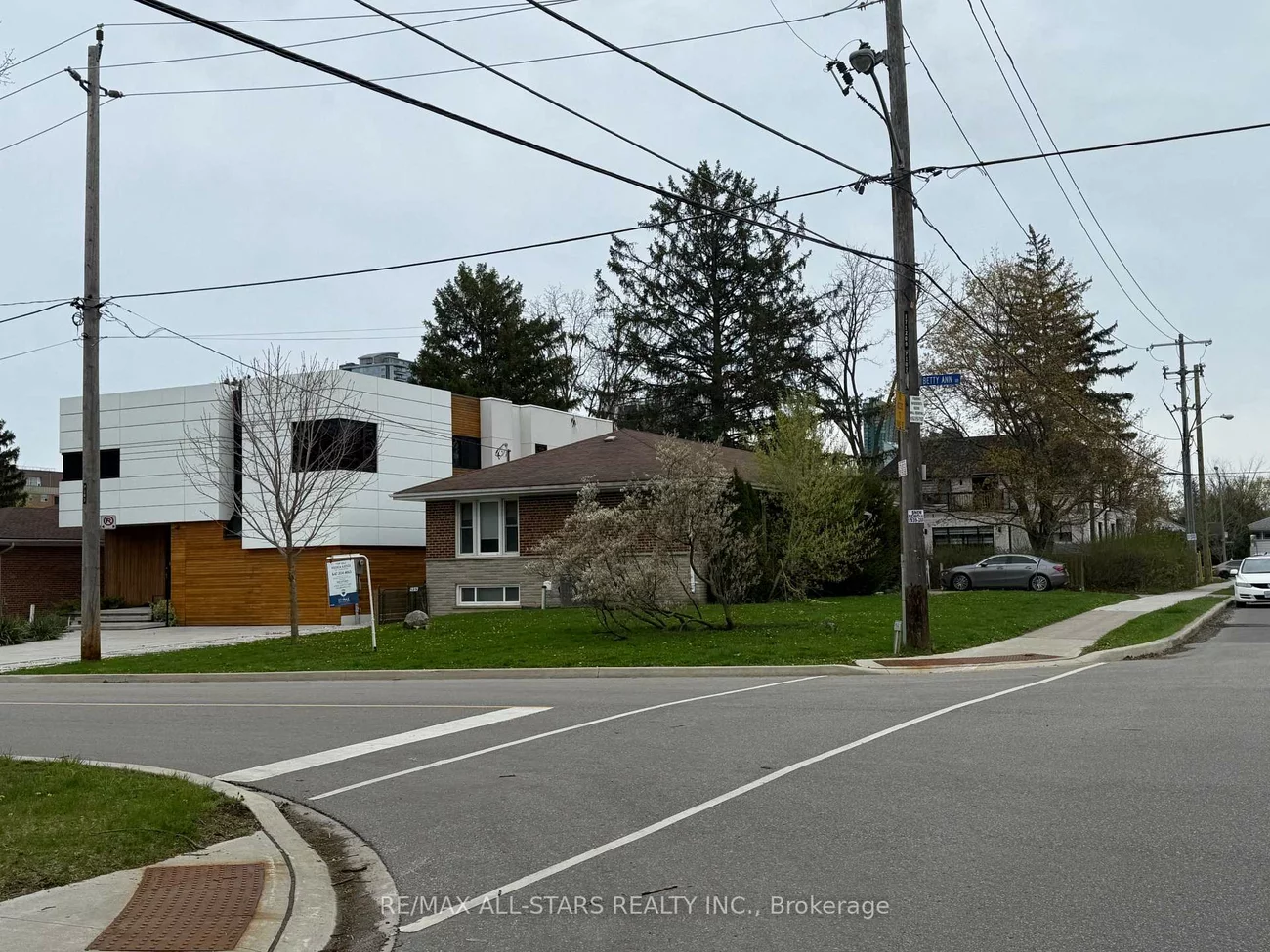 105, Betty Ann, Willowdale West, Toronto