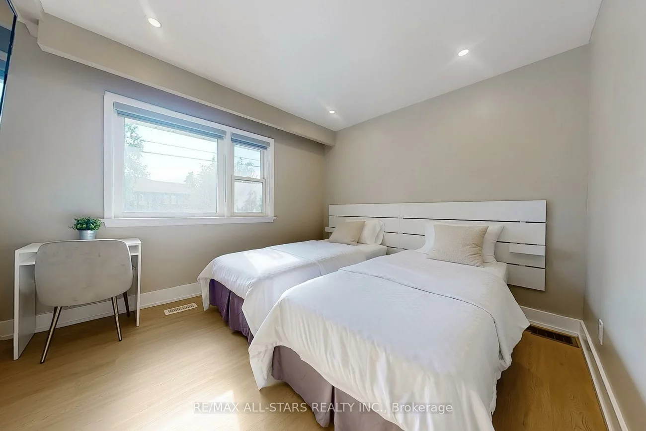 105, Betty Ann, Willowdale West, Toronto