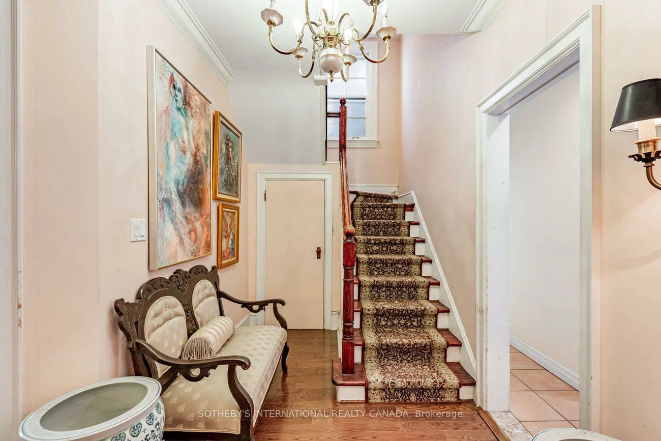 38, Foxbar, Yonge-St. Clair, Toronto