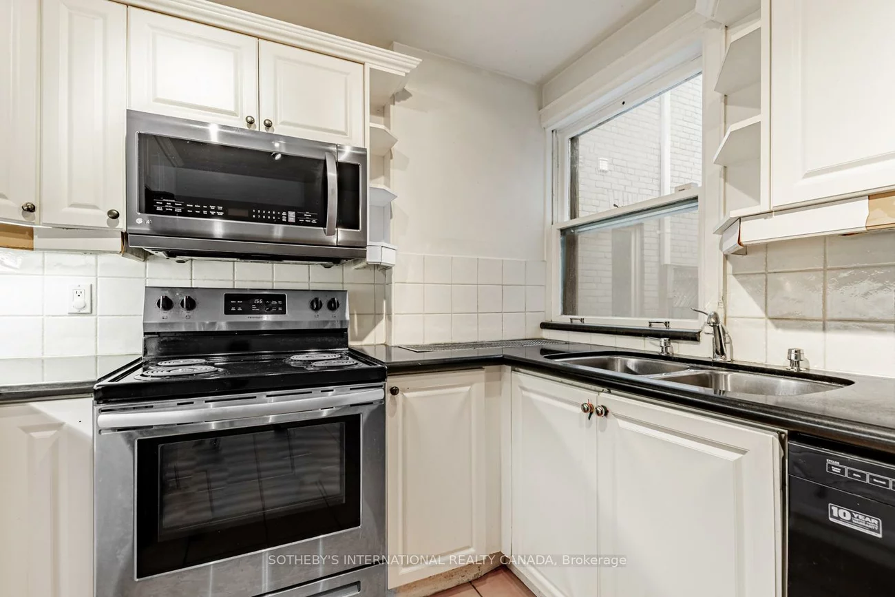 38, Foxbar, Yonge-St. Clair, Toronto