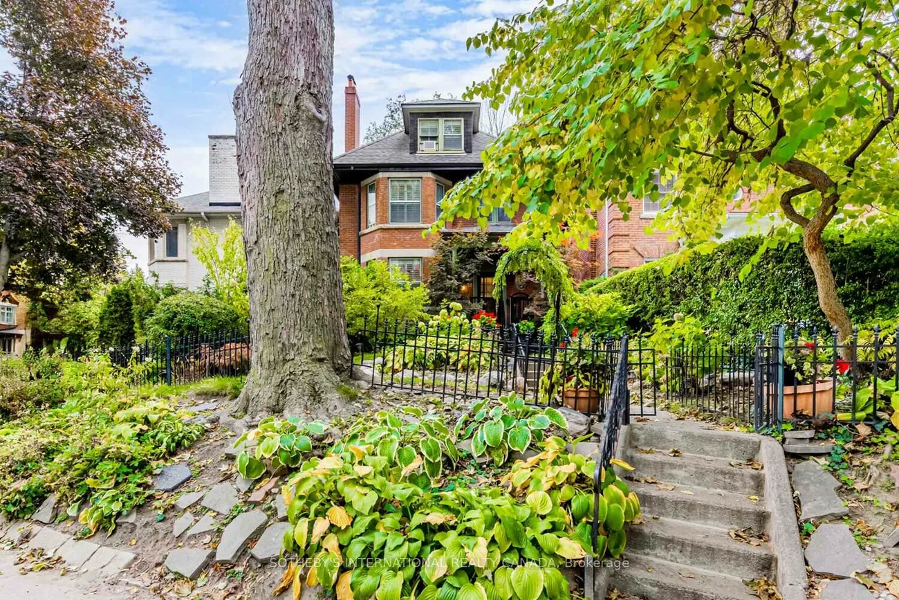 38, Foxbar, Yonge-St. Clair, Toronto