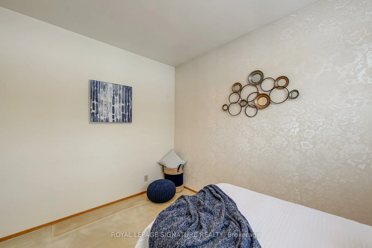 22, Bellbury, Don Valley Village, Toronto