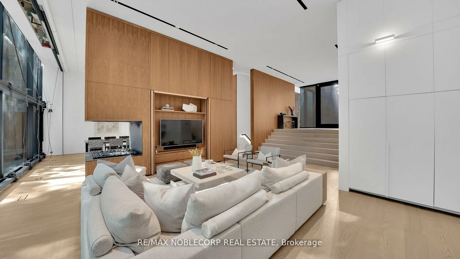 7, Waxwing, Banbury-Don Mills, Toronto