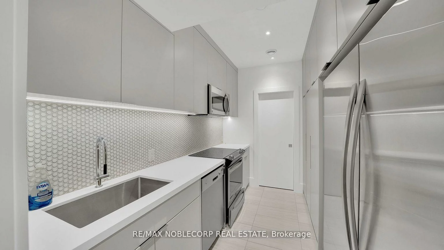 7, Waxwing, Banbury-Don Mills, Toronto