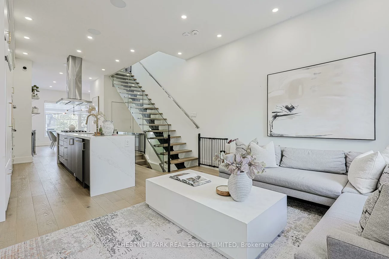 599, Soudan, Mount Pleasant East, Toronto