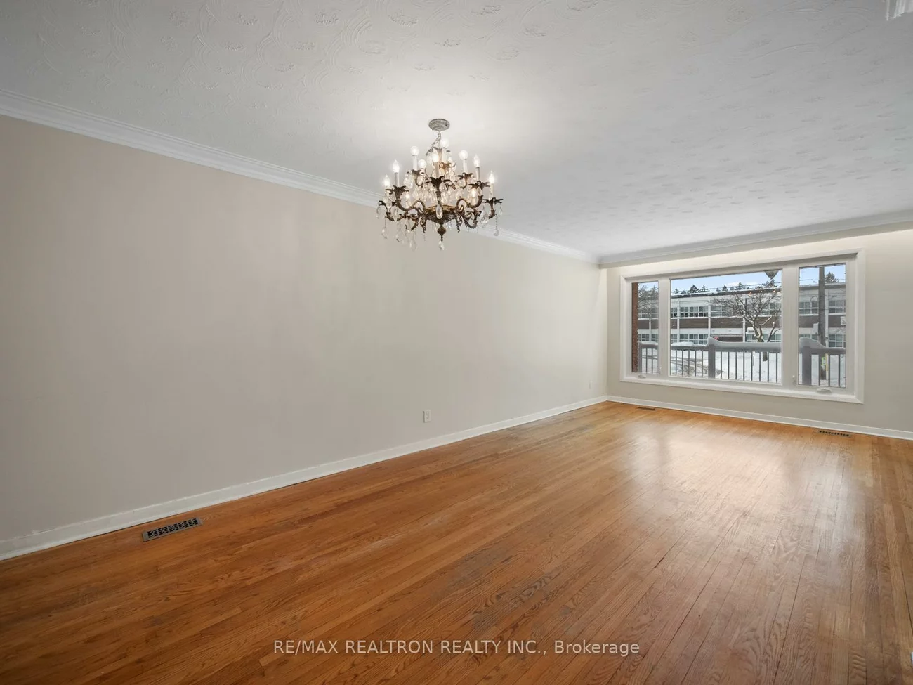 337, Wilmington, Bathurst Manor, Toronto