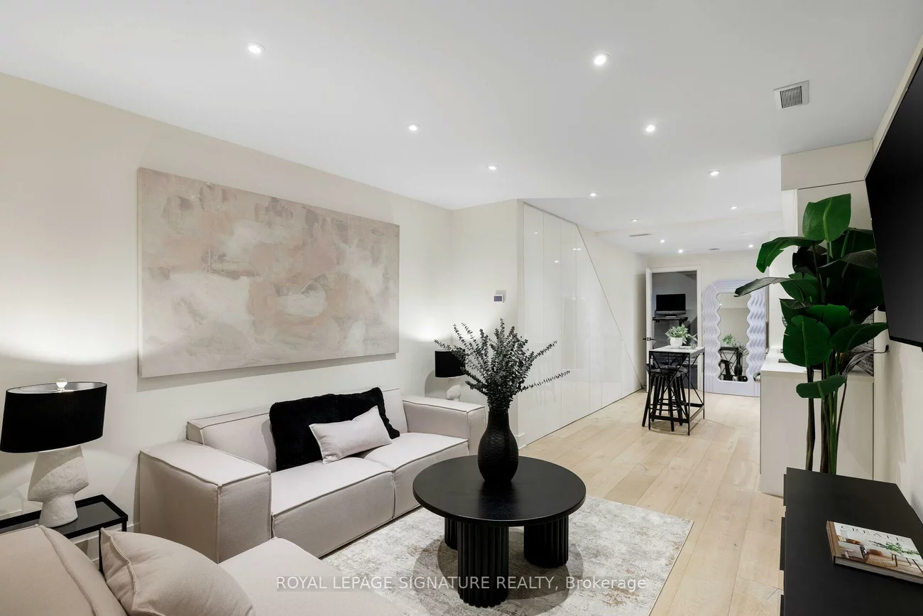 17, Lakeview, Trinity-Bellwoods, Toronto