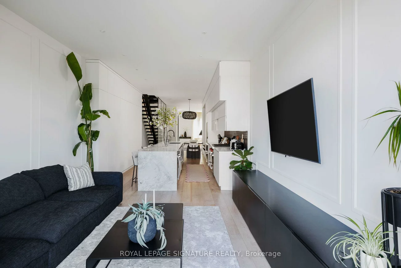 17, Lakeview, Trinity-Bellwoods, Toronto