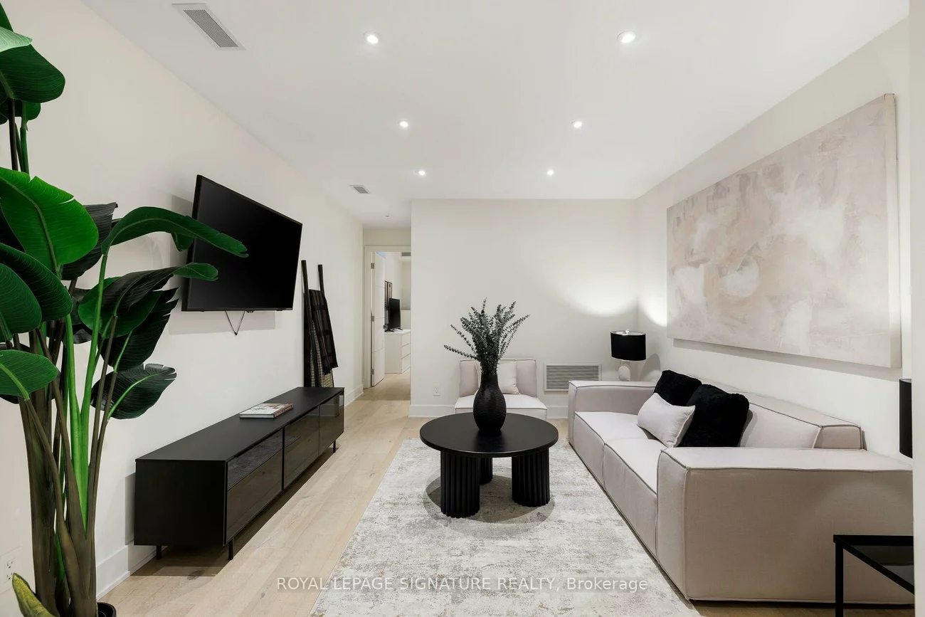 17, Lakeview, Trinity-Bellwoods, Toronto