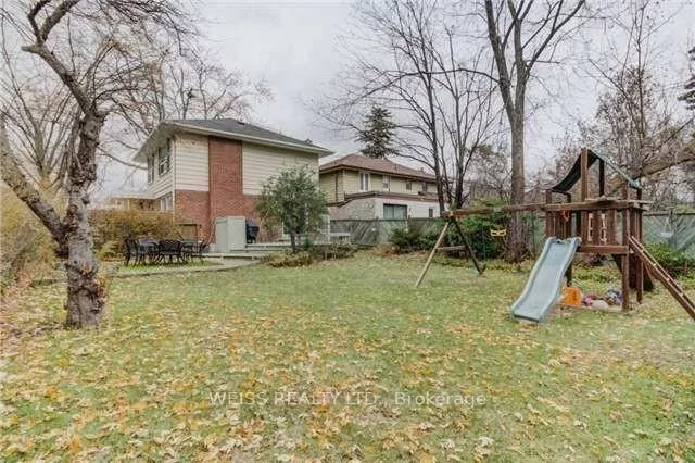 25, Luverne, Clanton Park, Toronto
