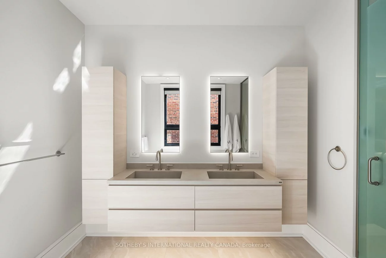 734, Avenue, Forest Hill South, Toronto