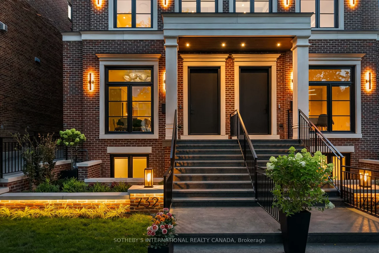 734, Avenue, Forest Hill South, Toronto