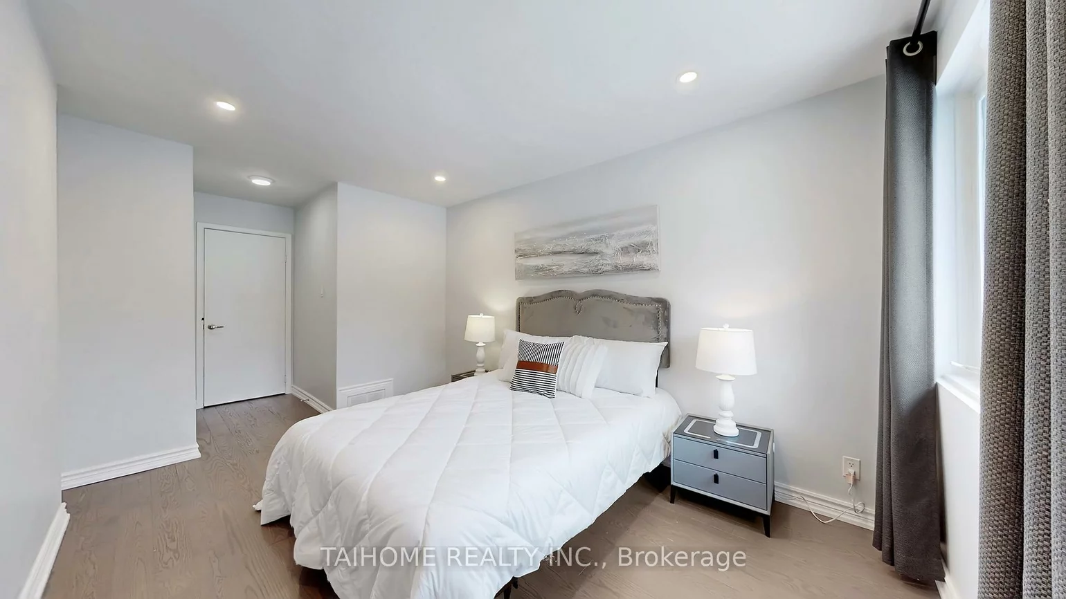 10, Centurion, Bayview Woods-Steeles, Toronto