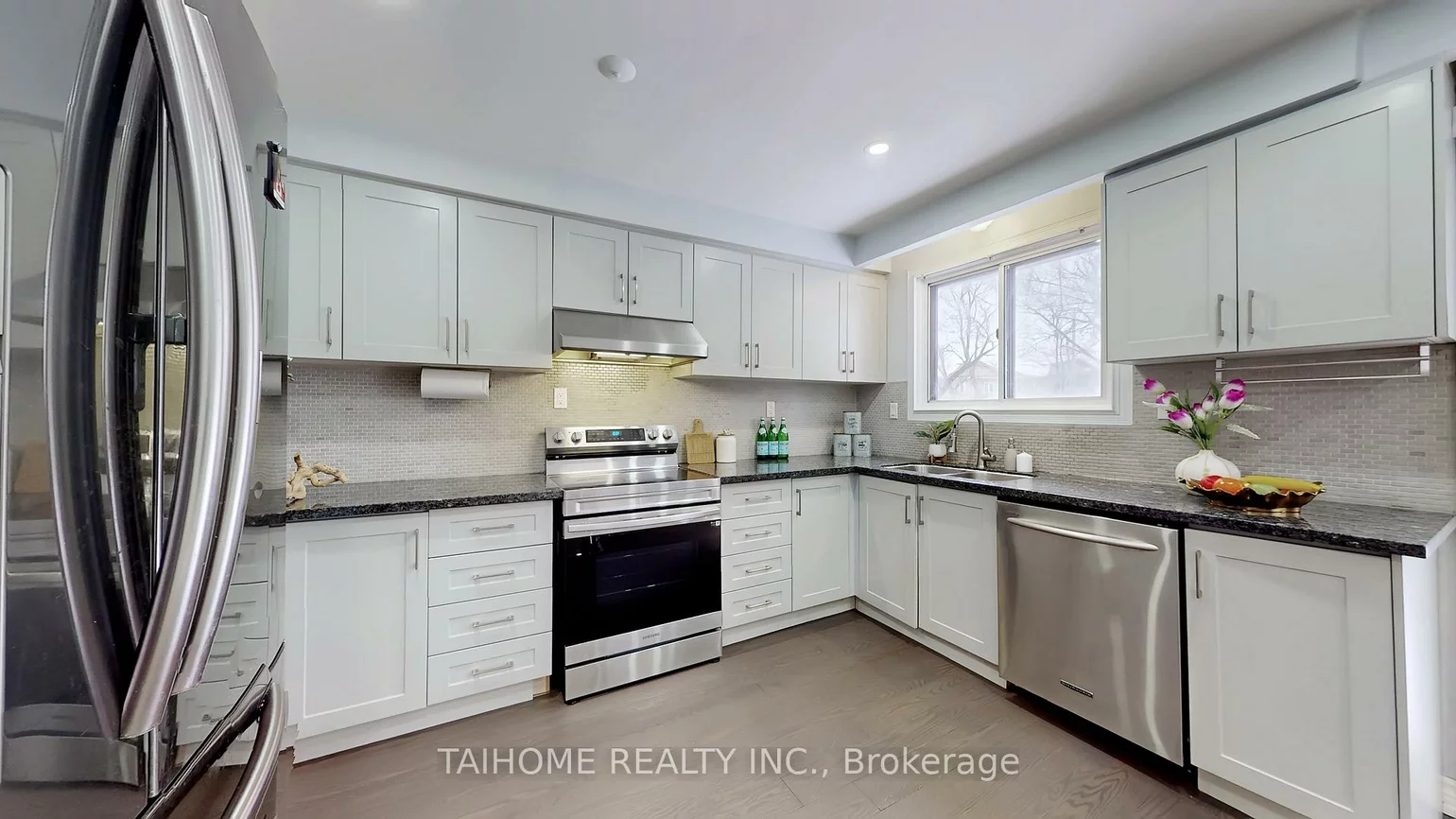 10, Centurion, Bayview Woods-Steeles, Toronto