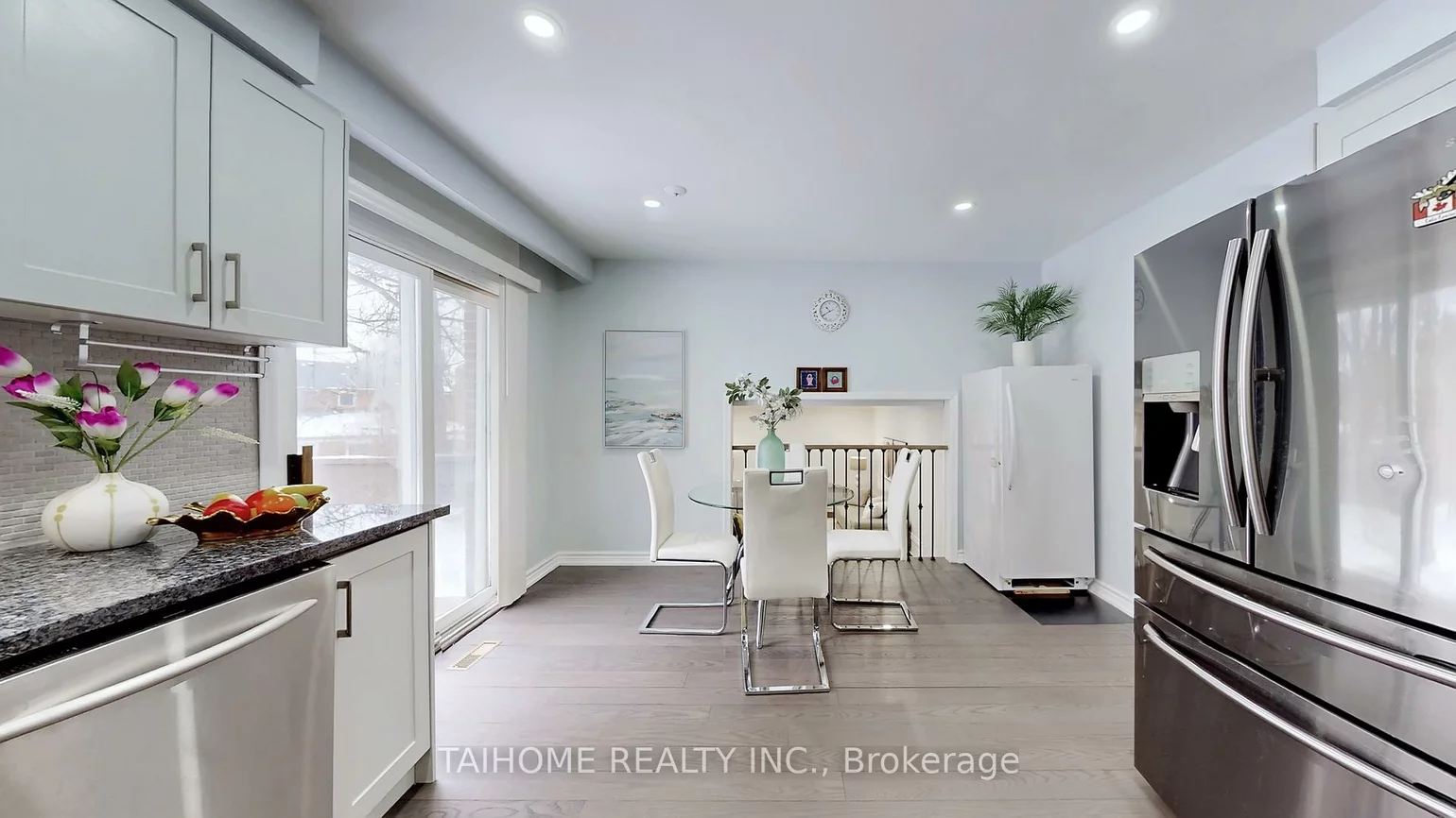 10, Centurion, Bayview Woods-Steeles, Toronto