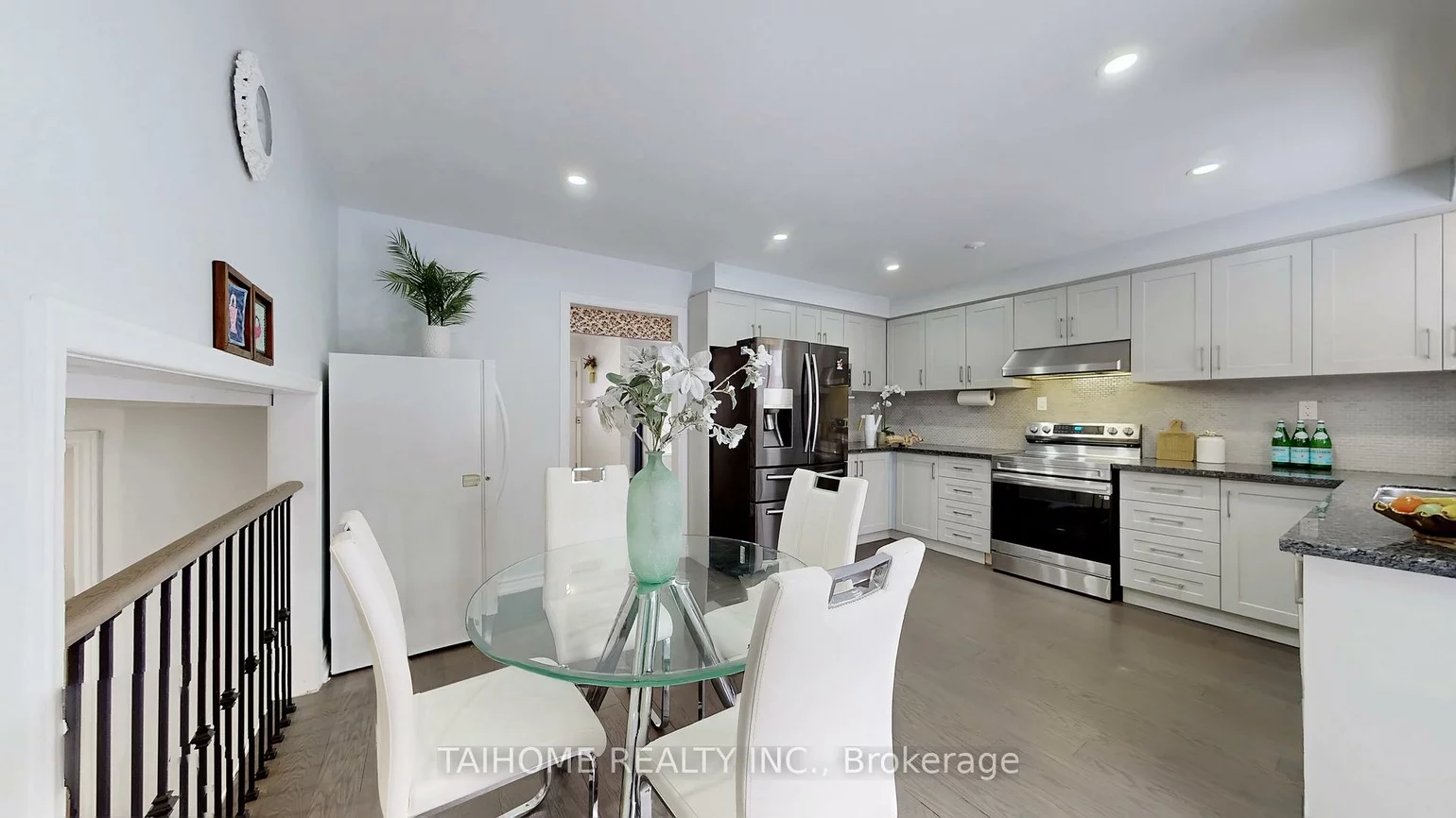 10, Centurion, Bayview Woods-Steeles, Toronto