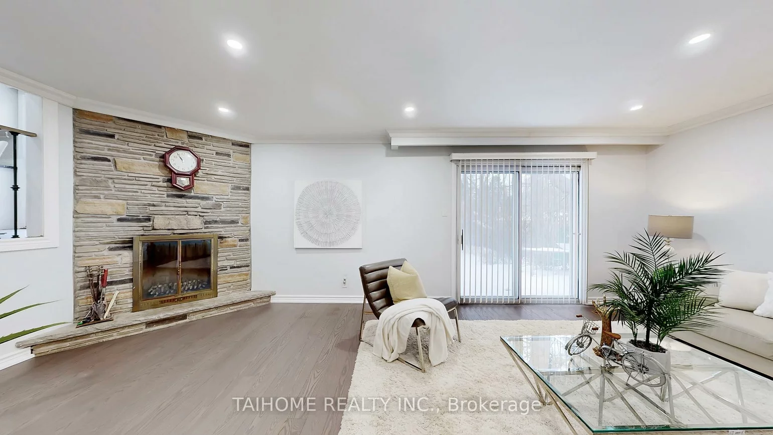 10, Centurion, Bayview Woods-Steeles, Toronto