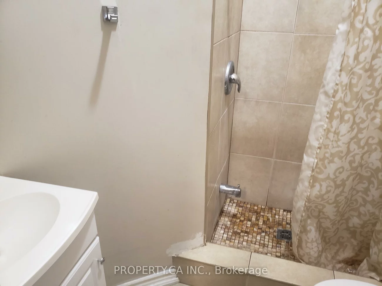 4, Glenhurst, Oakwood Village, Toronto