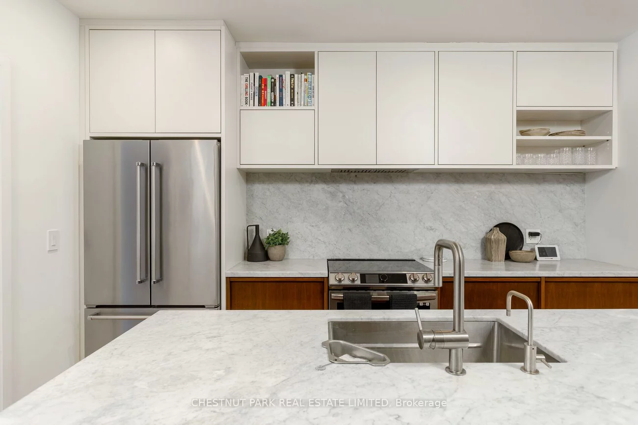 232, Ashworth, Wychwood, Toronto