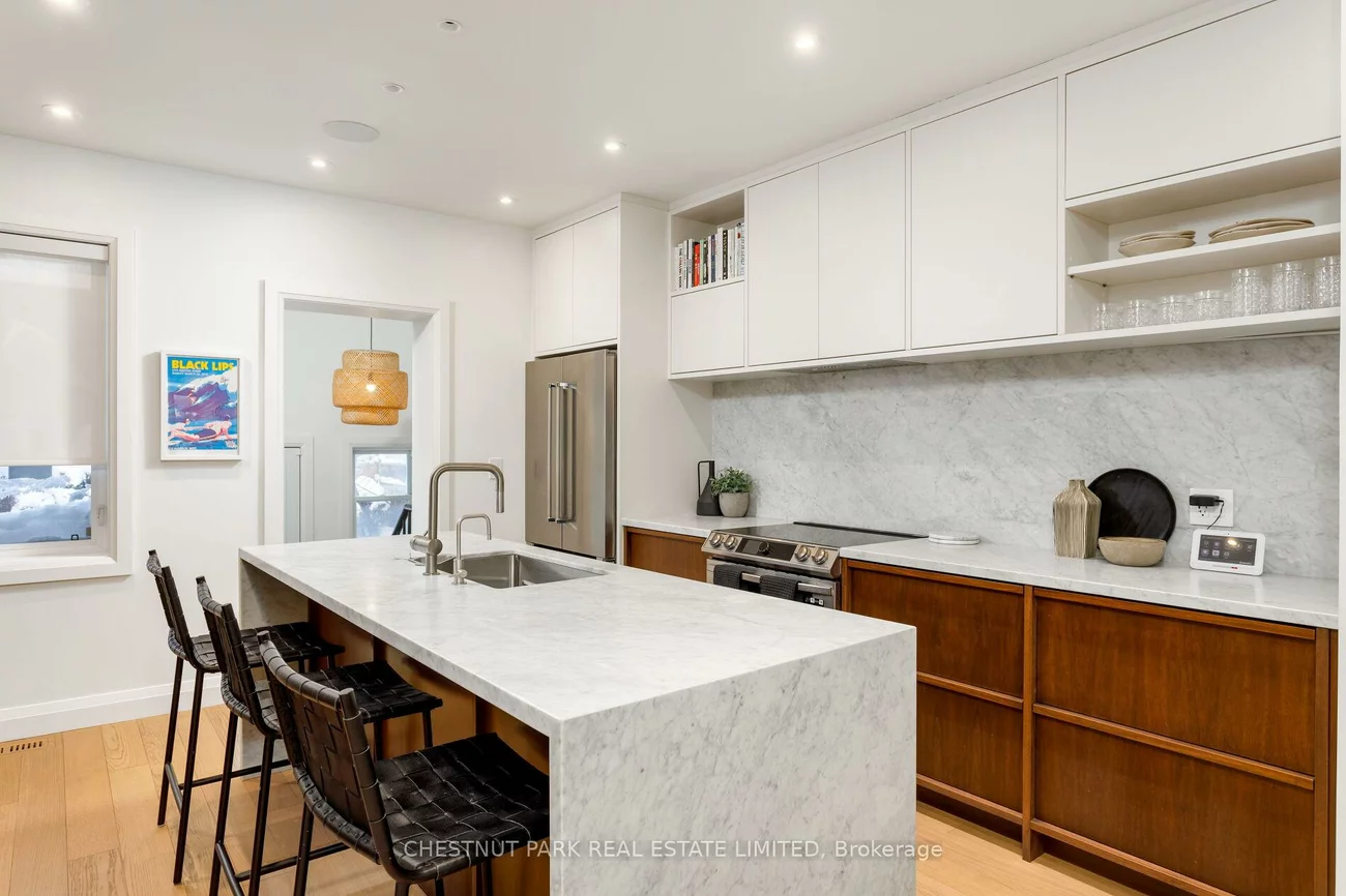 232, Ashworth, Wychwood, Toronto