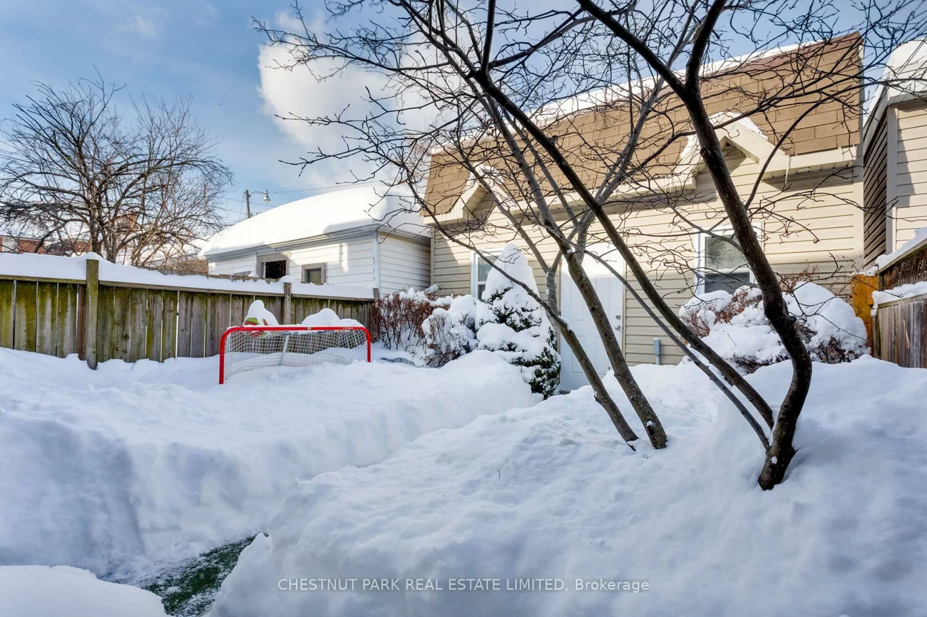 232, Ashworth, Wychwood, Toronto