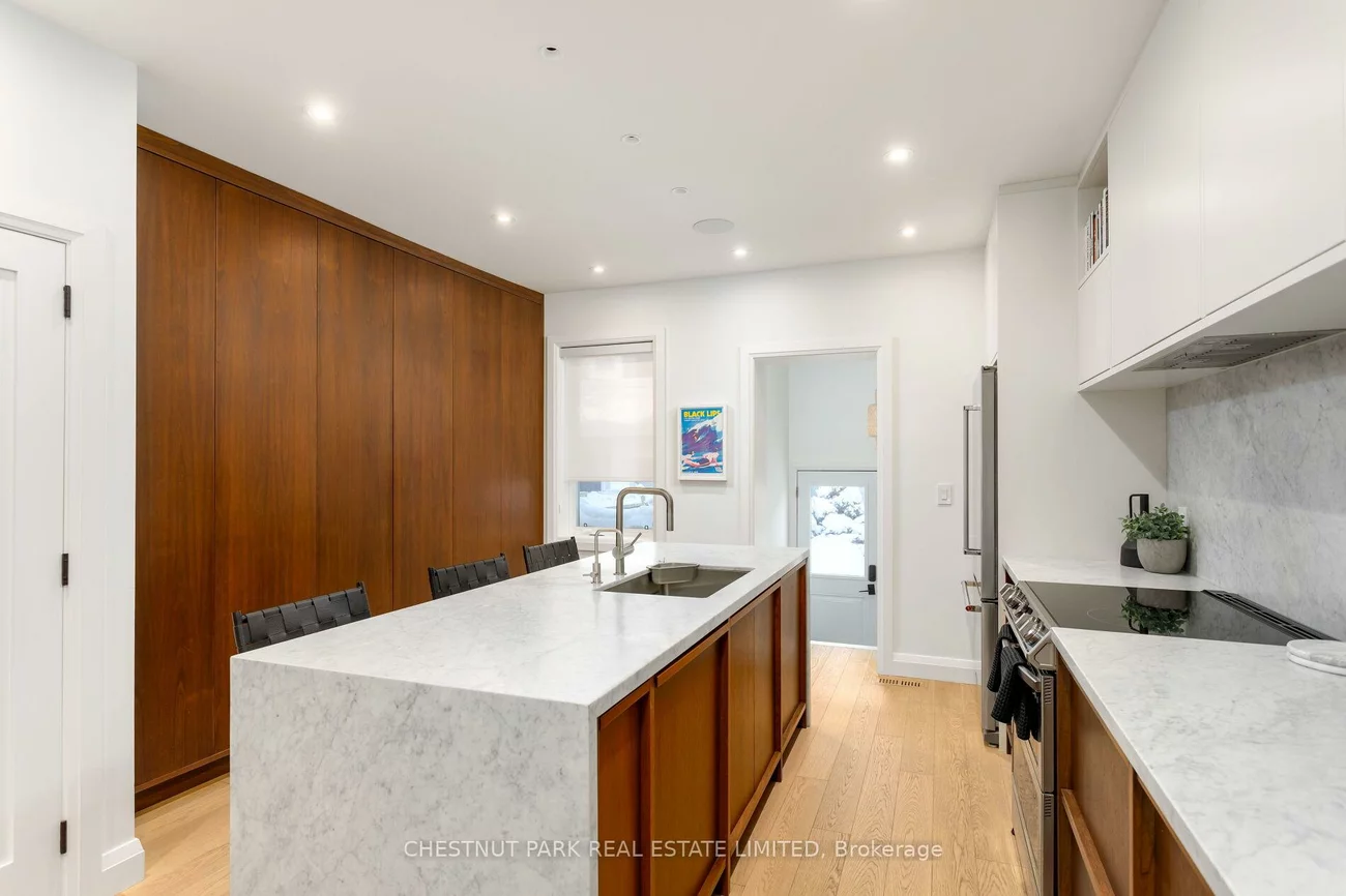 232, Ashworth, Wychwood, Toronto