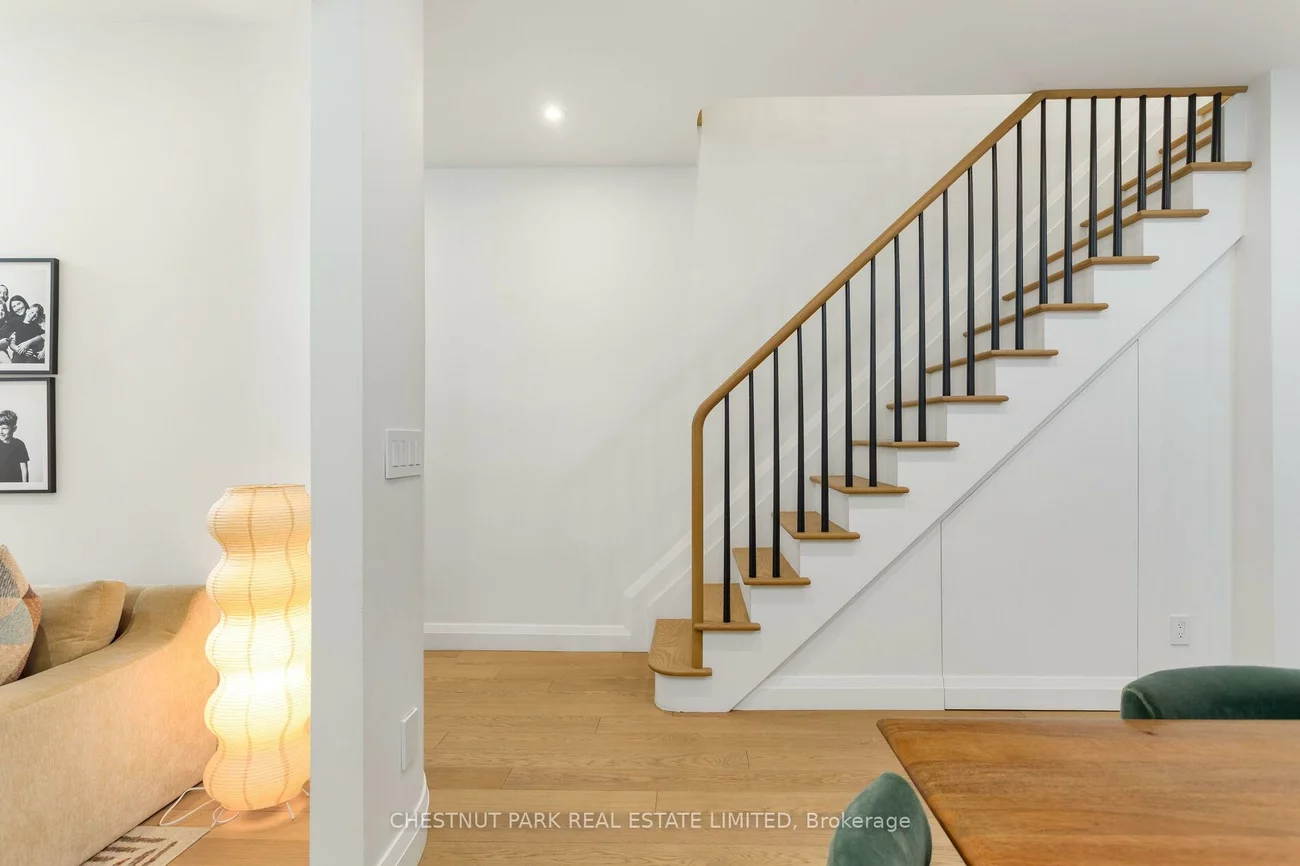 232, Ashworth, Wychwood, Toronto