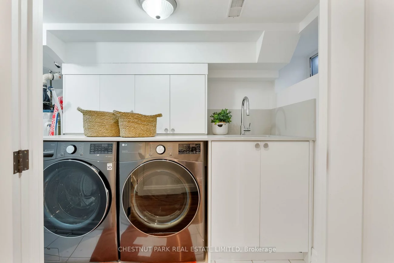 232, Ashworth, Wychwood, Toronto