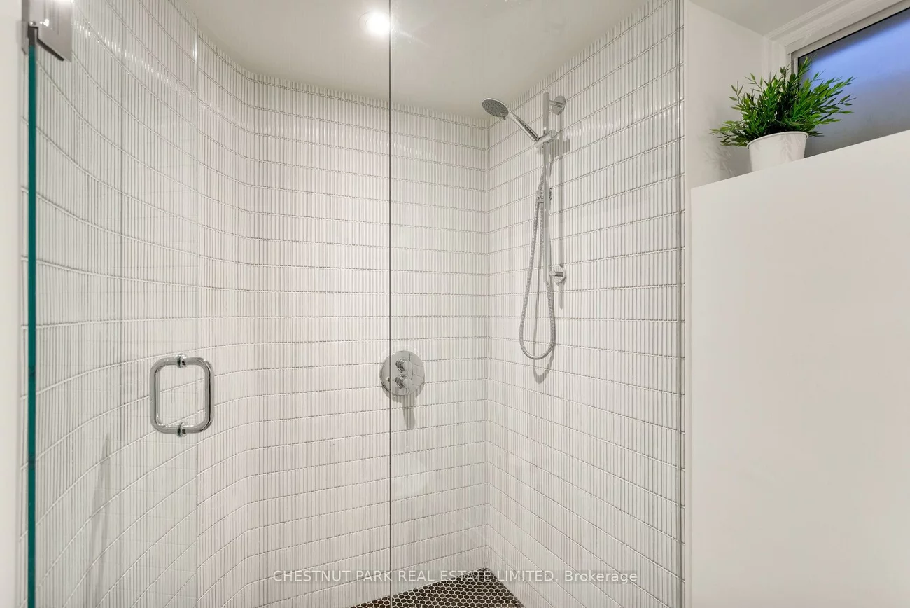 232, Ashworth, Wychwood, Toronto