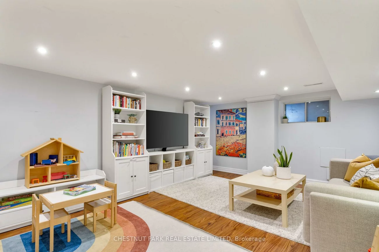 232, Ashworth, Wychwood, Toronto