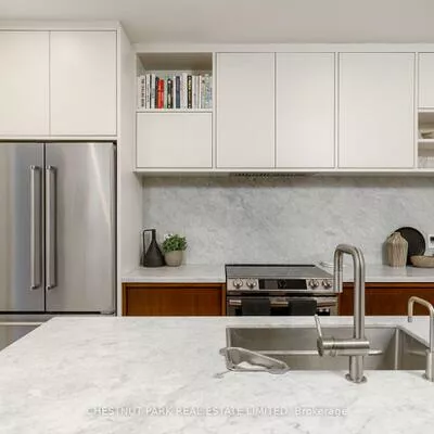 232, Ashworth, Wychwood, Toronto