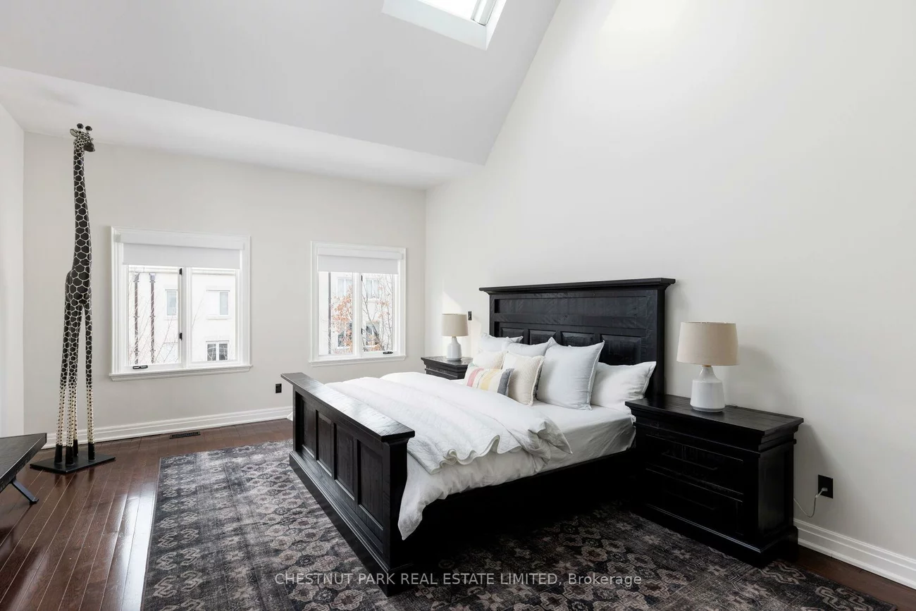 211, Walmer, Casa Loma, Toronto