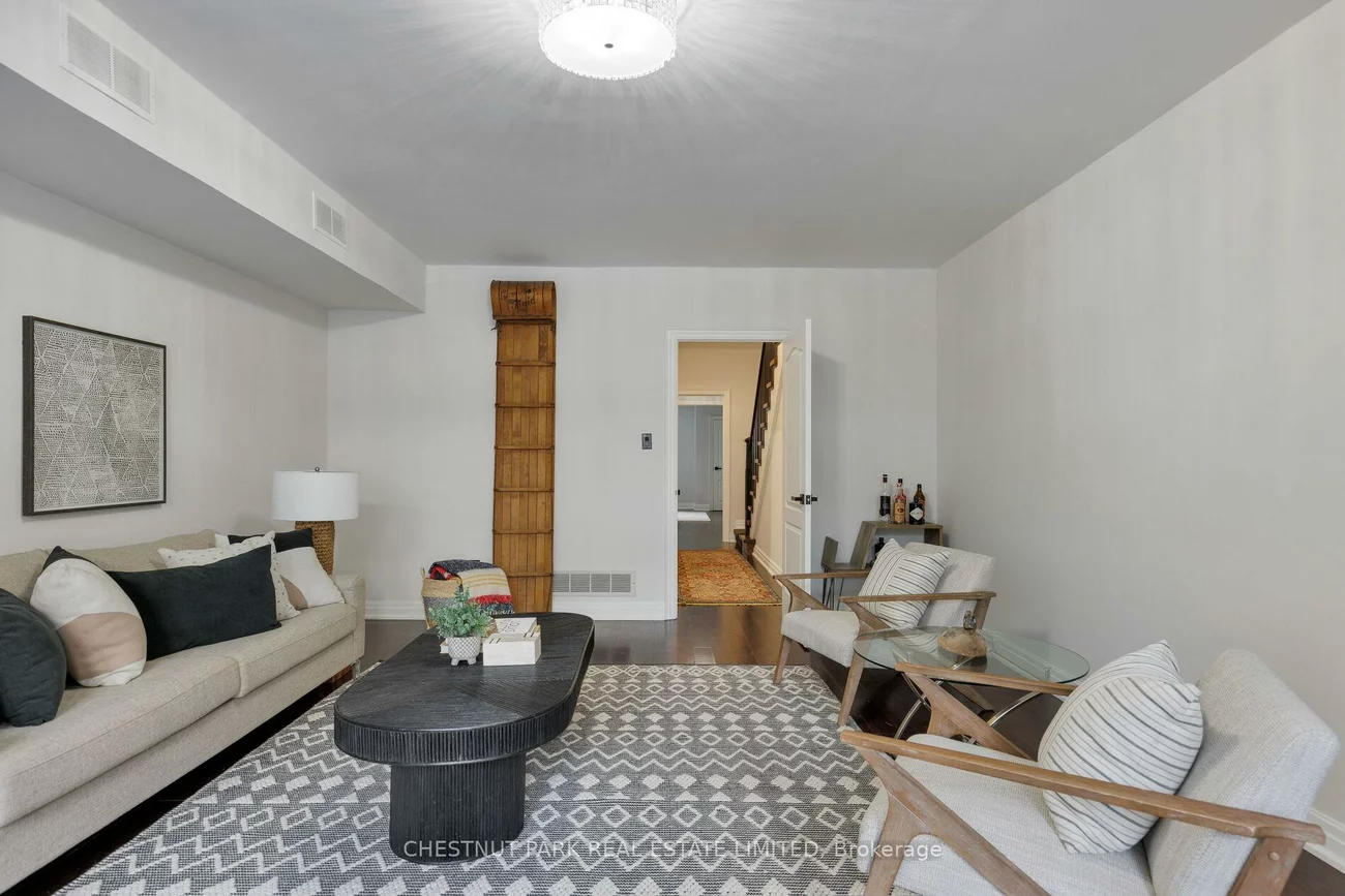 211, Walmer, Casa Loma, Toronto