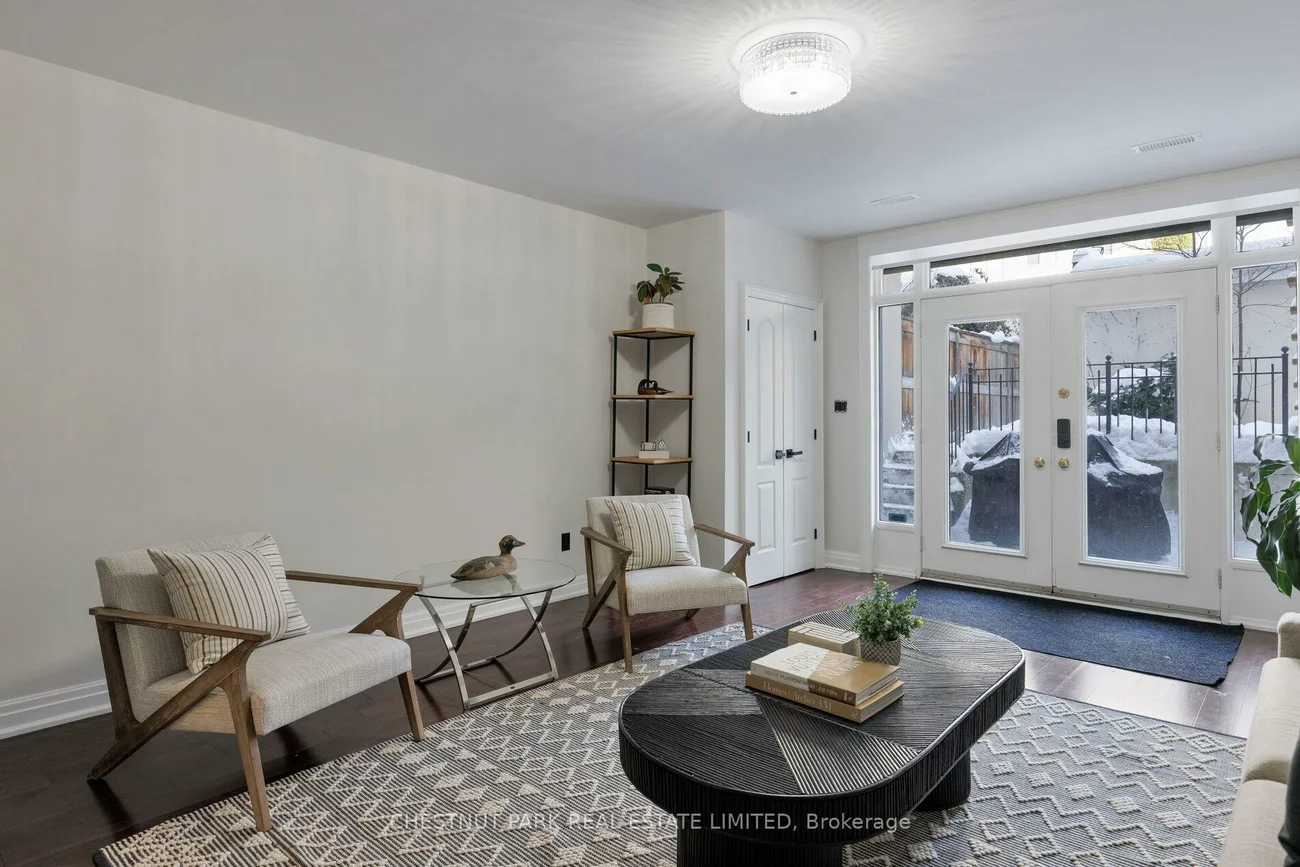 211, Walmer, Casa Loma, Toronto